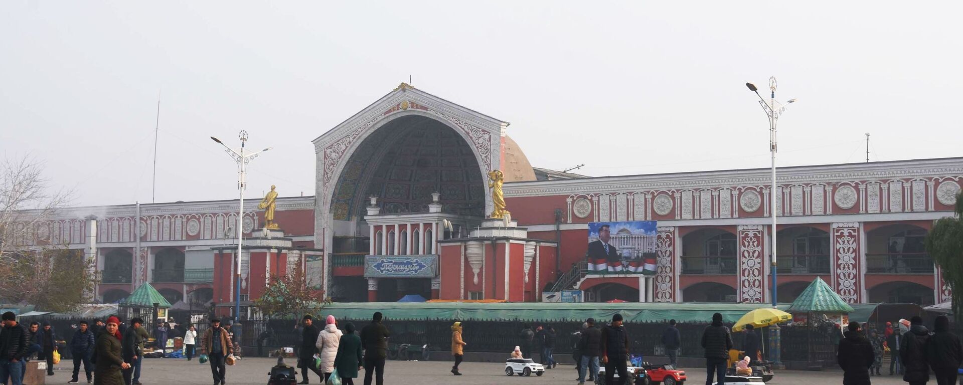 Здание базара Панчшанбе в городе Худжанде, Таджикистан, архивное фото - Sputnik Тоҷикистон, 1920, 01.11.2022