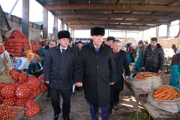 Нархҳоро боло набаред: бозорравию масҷидравии Аҳмадзода дар рӯзи истироҳат - Акс Нархҳоро боло набаред: бозорравию масҷидравии Аҳмадзода дар рӯзи истироҳат - Акс - Sputnik Тоҷикистон