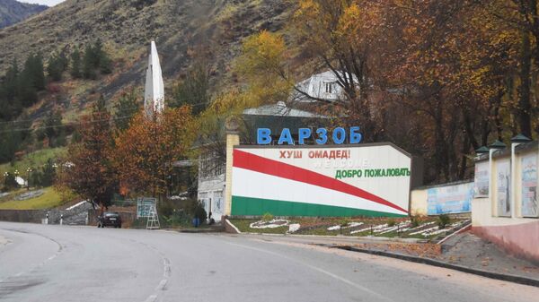 Приветственная Стелла в город Варзоб, архивное фото - Sputnik Таджикистан