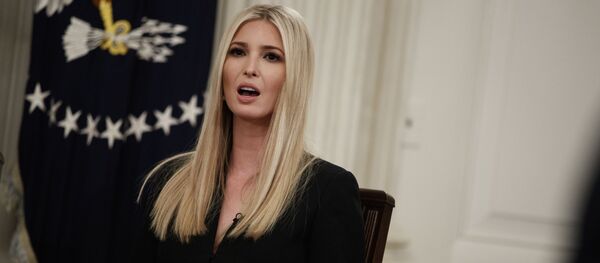 Дочь и советник президента США Иванка Трамп во время выступления в Белом доме  - Sputnik Таджикистан