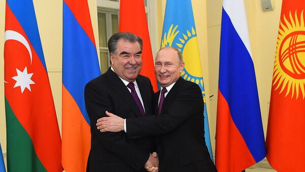 Президент России Путин и Президент Таджикистана Рахмон  - Sputnik Тоҷикистон