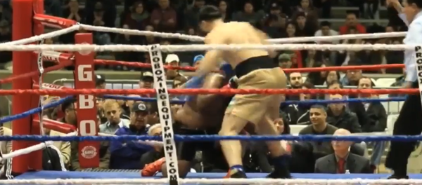 Узбекский боксер нокаутировал соперника в первом же раунде - Sputnik Тоҷикистон