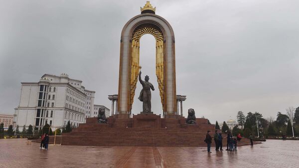 Душанбе площадь Дусти памятник Исмаилу Самани - Sputnik Таджикистан