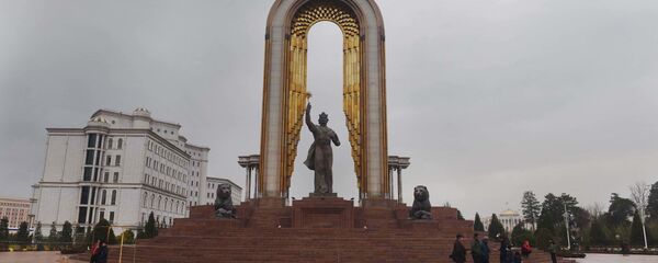 Душанбе площадь Дусти памятник Исмаилу Самани - Sputnik Тоҷикистон