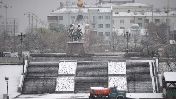 Снег в Екатеринбурге - Sputnik Таджикистан