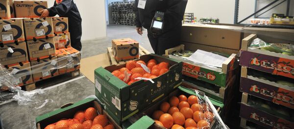 Сотрудники склада логистики, архивное фото Сотрудники склада логистики, архивное фото - Sputnik Таджикистан