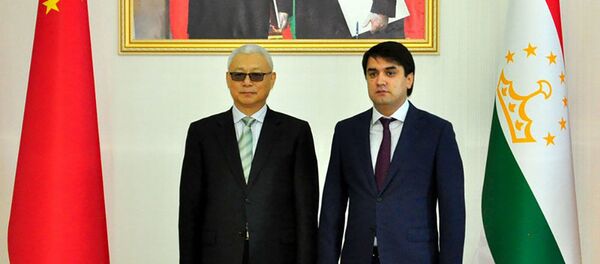 Мэр Душанбе Рустам Эмомали и Ван Юн глава Хайнан подписали проток о дружбе между городами Душанбе и Хайнан - Sputnik Тоҷикистон