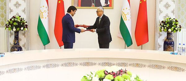 Мэр Душанбе Рустам Эмомали и Ван Юн глава Хайнаня подписали проток о дружбе между городом Душанбе и провинцией Хайнань - Sputnik Таджикистан