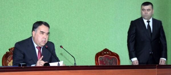 Муаррифии Зафарбек Давлатзода, и.в. раиси шаҳри Конибодом   - Sputnik Тоҷикистон