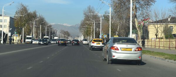 Движение на улице Душанбе - Sputnik Тоҷикистон