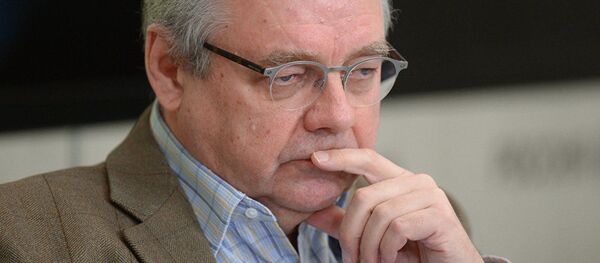 Российский журналист и медиаэксперт Владимир Мамонтов Российский журналист и медиаэксперт Владимир Мамонтов - Sputnik Таджикистан