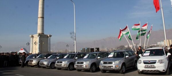 Маросими тақдими мошинҳо барои иҷрои нақшаи пахтачинӣ Маросими тақдими мошинҳо барои иҷрои нақшаи пахтачинӣ - Sputnik Тоҷикистон