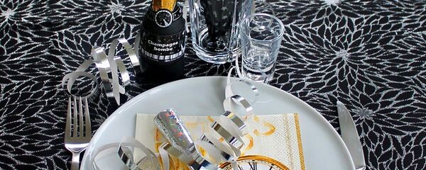 Новогодний стол, архивное фото - Sputnik Таджикистан