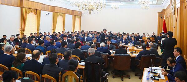 Рустам Эмомали на заседании народных депутатов Маджлиса в Душанбе - Sputnik Тоҷикистон