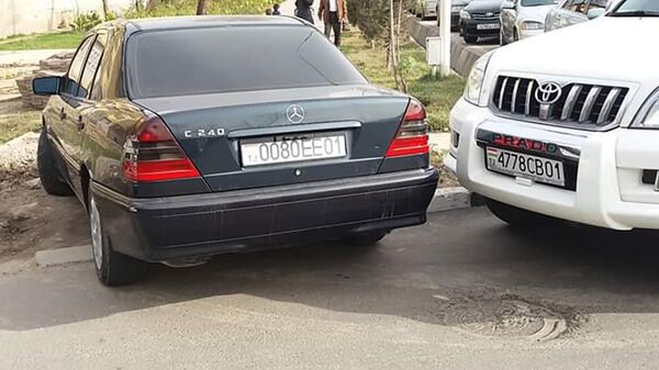 Фошсозии Фейсбук: ҷазои ронандаҳои “Тойота” ва “Мерседес” барои халал ба пиёдагардон - акс - Sputnik Тоҷикистон