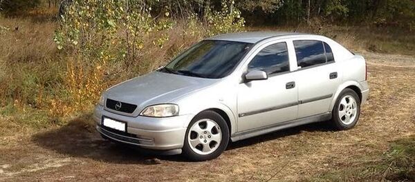 Угнанный автомобиль Опел-Астра  - Sputnik Тоҷикистон