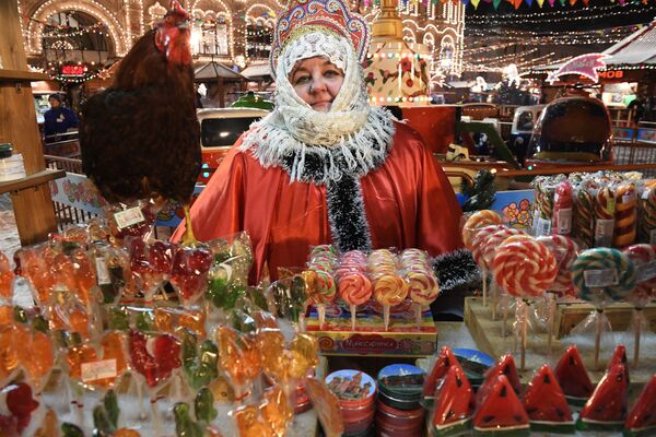 Небо в звездах: фантастическое преображение Москвы на Новый год Небо в звездах: фантастическое преображение Москвы на Новый год - Sputnik Таджикистан