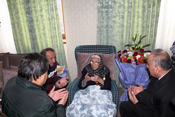 Мушаррафа Қосимова- ҳунарпешаи хизматнишондодаи Тоҷикистон 101 сола шуд  - Sputnik Тоҷикистон