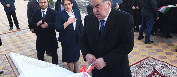 Эмомали Рахмон открыл школу - Sputnik Тоҷикистон