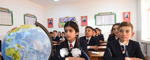 В новой школе района Рудаки В новой школе района Рудаки - Sputnik Тоҷикистон