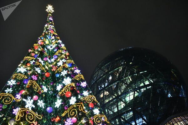 Главная новогодняя елка Астаны - Sputnik Таджикистан