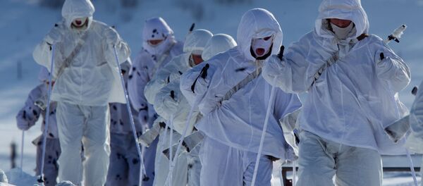 Военнослужащие во время марш-броска Военнослужащие во время марш-броска - Sputnik Таджикистан