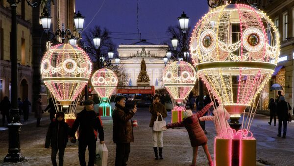Новогоднее украшение в Петербурге, архивное фото - Sputnik Таджикистан