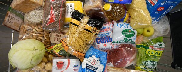 Тележка с продуктами в магазине - Sputnik Тоҷикистон