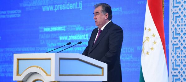 Президент Таджикистана Эмомали Рахмон в обращении к Парламенту - Sputnik Таджикистан