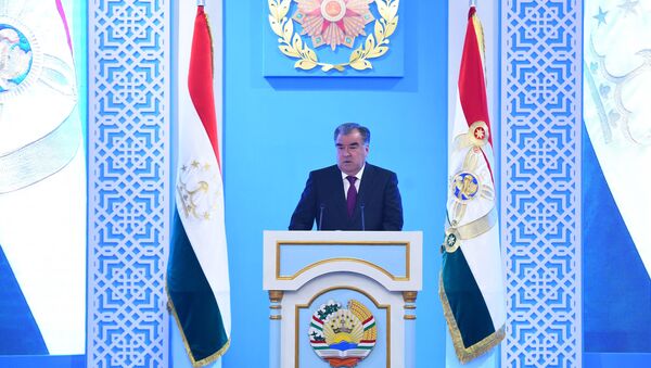 Президент Таджикистана Эмомали Рахмон в обращении к Парламенту - Sputnik Таджикистан