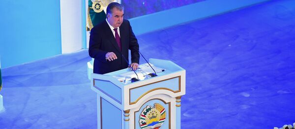 Президент Таджикистана Эмомали Рахмон в обращении к Парламенту  - Sputnik Таджикистан