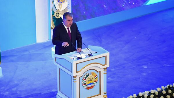 Президент Таджикистана Эмомали Рахмон в обращении к Парламенту  - Sputnik Таджикистан