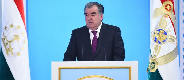 Президент Таджикистана Эмомали Рахмон в обращении к Парламенту  - Sputnik Тоҷикистон