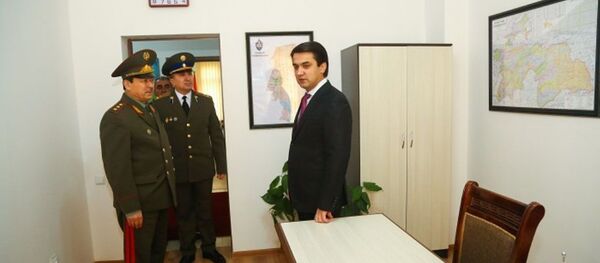 Рустами Эмомалӣ, раиси Душанбе ва Саймуъмин Ятимов, раиси КДАМ Тоҷикистон - Sputnik Тоҷикистон