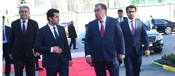 Боздиди Эмомалӣ Раҳмон, раисиҷумҳури Тоҷикистон аз мактаб – интернати рақами 1-и Душанбе - Sputnik Тоҷикистон