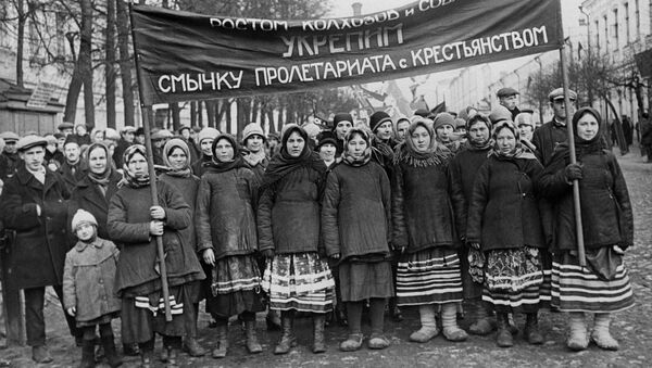 Празднование XII годовщины Октября. Орехово-Зуево, Московская область, 7 ноября 1929 года, архивное фото - Sputnik Таджикистан