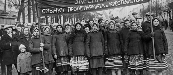 Празднование XII годовщины Октября. Орехово-Зуево, Московская область, 7 ноября 1929 года, архивное фото Празднование XII годовщины Октября. Орехово-Зуево, Московская область, 7 ноября 1929 года, архивное фото - Sputnik Таджикистан