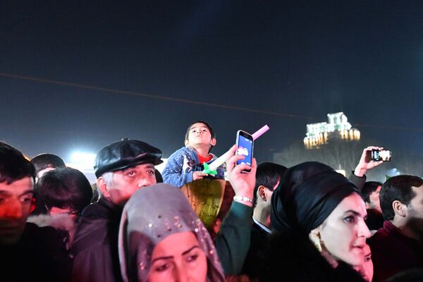 Празднование Нового года в центре Душанбе - Sputnik Таджикистан