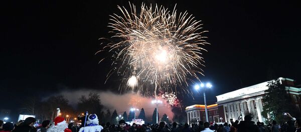Празднование Нового года в центре Душанбе - Sputnik Таджикистан