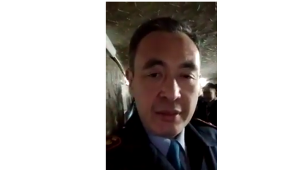 Блатное поздравление сотрудника МВД в Казахстане взорвало Сеть: видео - Sputnik Таджикистан