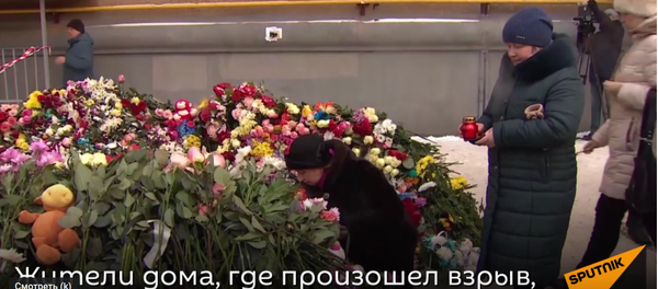 Жители дома в Магнитогорске, где произошел взрыв, вспоминают момент трагедии Жители дома в Магнитогорске, где произошел взрыв, вспоминают момент трагедии - Sputnik Таджикистан