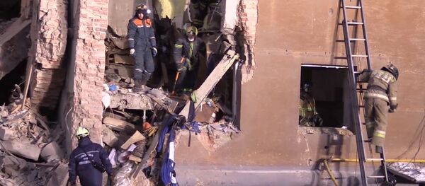 Ситуация в Магнитогорске в связи с обрушением подъезда жилого дома - Sputnik Тоҷикистон