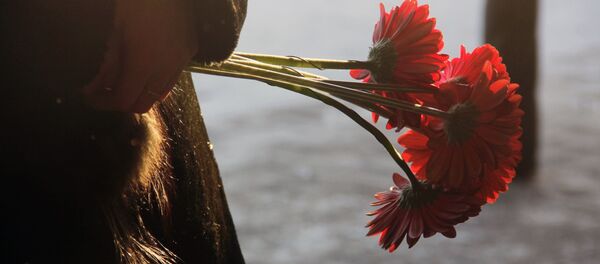 Похороны погибших при обрушении подъезда жилого дома в Магнитогорске - Sputnik Тоҷикистон