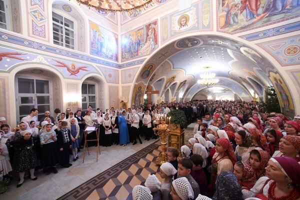 Рождественское богослужение в храме Сошествия Святого Духа в Казани - Sputnik Таджикистан