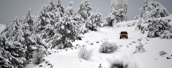 Отдыхающие на машине в горах Отдыхающие на машине в горах - Sputnik Тоҷикистон