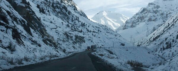 Автомобильная дорога, ведущая к городу Душанбе - Sputnik Тоҷикистон