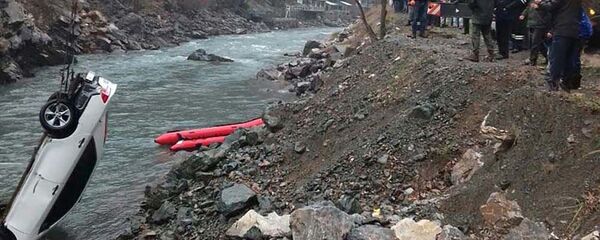 Машина вылетела в реку Варзоб, архивное фото - Sputnik Таджикистан