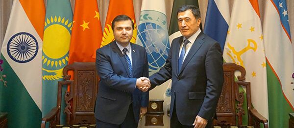 Посол Таджикистана Парвиз Давлатзода провел встречу с новоизбранным Генсеком ШОС  Владимиром Норовым в Китае  - Sputnik Тоҷикистон