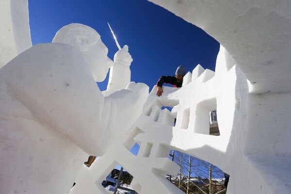 Международный чемпионат по снежной скульптуре в Брекенридже, штат Колорадо - Sputnik Таджикистан