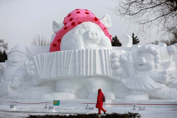 Снежная скульптура в Харбине, Китай - Sputnik Таджикистан